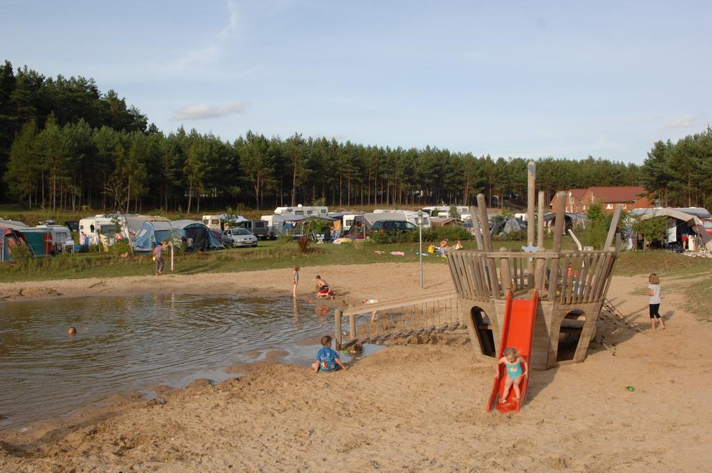 Gross Quassow Camping-Und Ferienpark Havelberge חדר תמונה